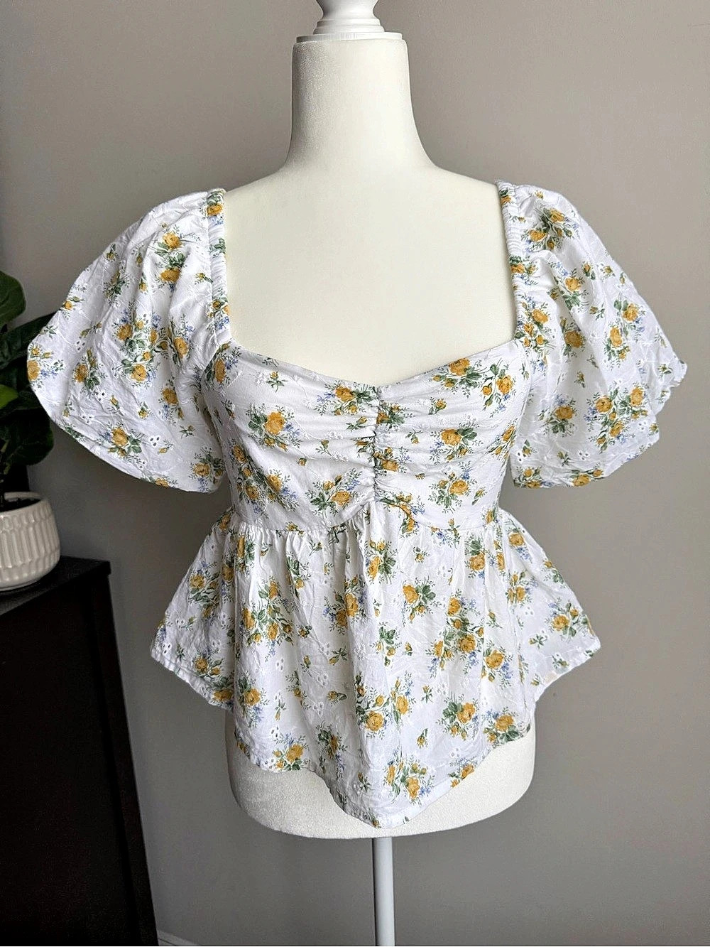Anthropologie - Japna Floral Puff Sleeve Smocked Top in White & Yellow